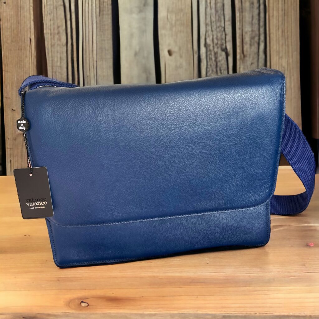 Sacoche en cuir grainé bleu